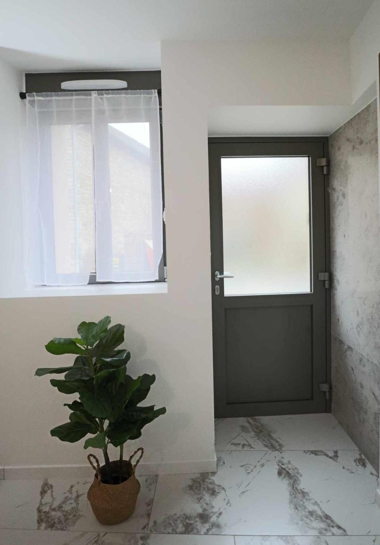 Appartement Le Moderne Ideal Pour Couples Et Professionnels Ornans Esterno foto